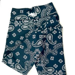 Booty by Brabants Black and White Paisley Full Length Leggings One Size